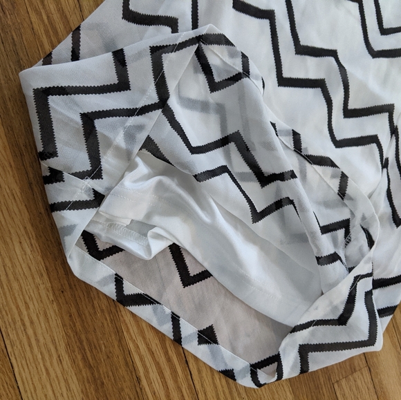 High Waisted Patterned Wide Leg Pants S - Picture 3 of 6